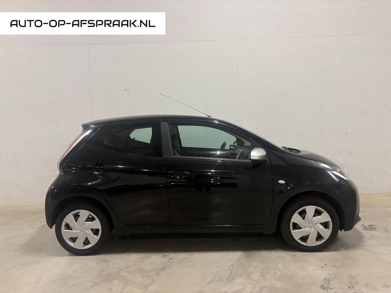 Toyota Aygo - 1.0 VVT-i x-pure 5drs. Apple Car Play Cruise Control - AutoWereld.nl
