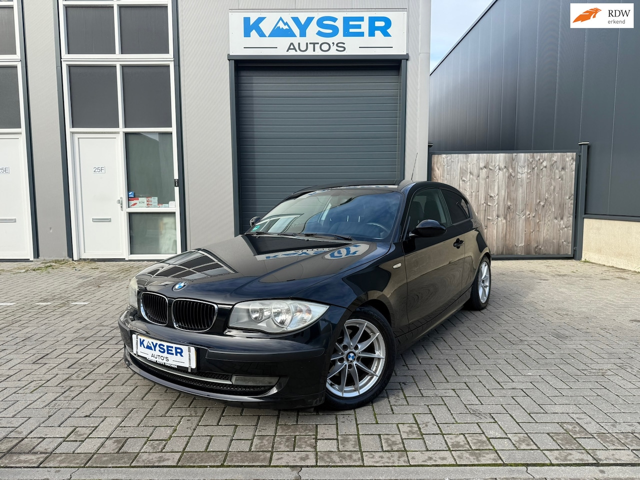 BMW 1-serie - 116i Airco Elektr ramen C. vergr. mooie auto - AutoWereld.nl