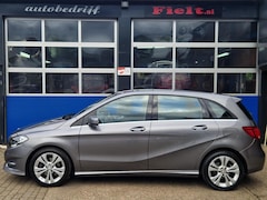 Mercedes-Benz B-klasse - 180 / Automaat / Elektrische stoelen / Cruise control / Navigatie / Bluetooth / Lichtmetal