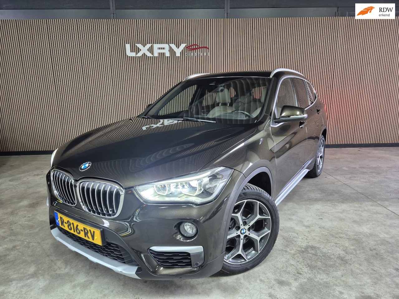 BMW X1 - SDrive18i Centennial High Executive | Clima | Navi | Pano | Cruise | PDC | Stoelverwarming - AutoWereld.nl