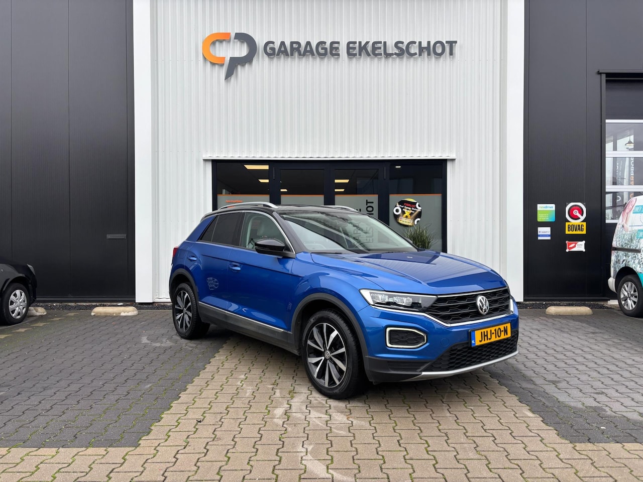 Volkswagen T-Roc - 1.0 TSI Style Business / PANO / Carplay / ACC - AutoWereld.nl