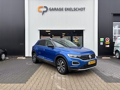 Volkswagen T-Roc - 1.0 TSI Style Business / PANO / Carplay / ACC