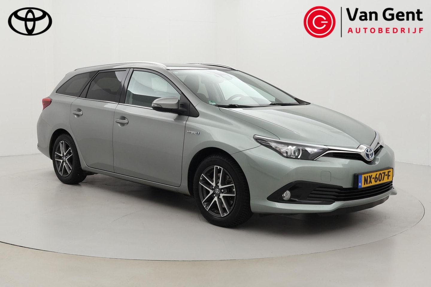 Toyota Auris Touring Sports - 1.8 Hybrid Lease | Panoramadak | Navigatie | LED | Cruise Control | Clima | Camera | 16 in - AutoWereld.nl