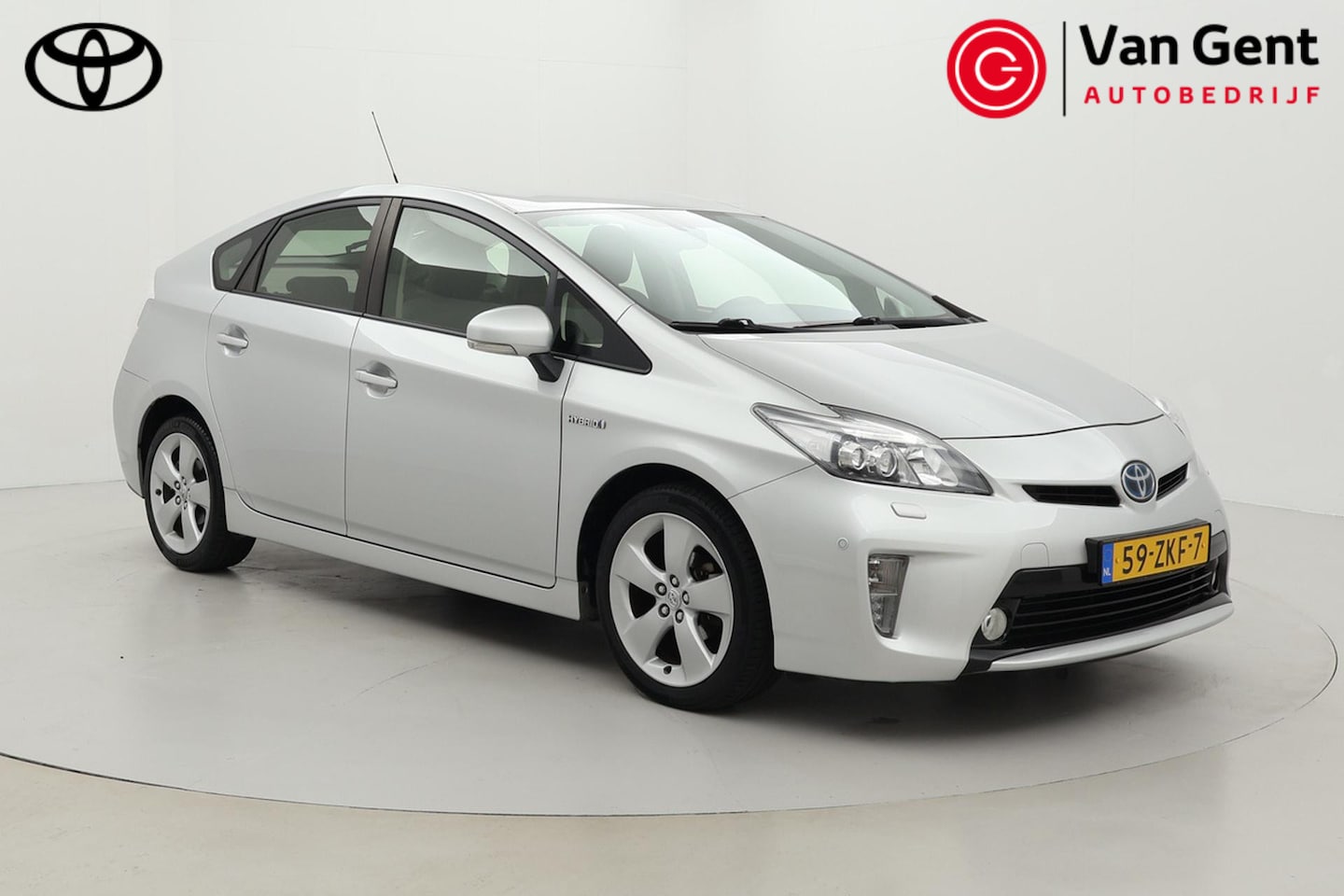 Toyota Prius - 1.8 Executive Business | Head-up display | Leder | Stoelverwarming | LED | JBL | Adaptive - AutoWereld.nl