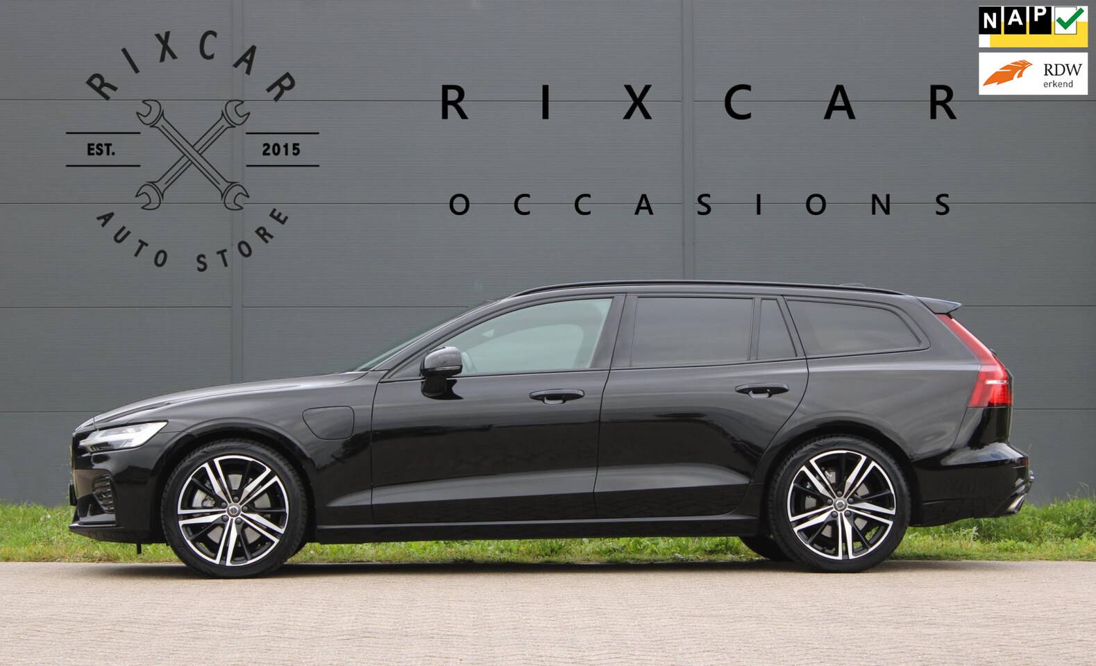 Volvo V60 - 2.0 T6 Recharge AWD R-Design Leder AllSeason !!NIEUWBINNEN!! - AutoWereld.nl