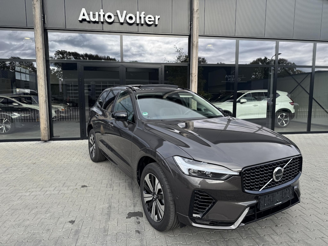 Volvo XC60 - 2.0 T6 Plug-in hybrid AWD Plus Dark 2.0 T6 Plug-in hybrid AWD Plus Dark - AutoWereld.nl