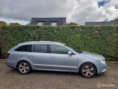 Skoda Superb Combi - 1.6 TDI Xenon, Navi, Cruise, PDC v+a