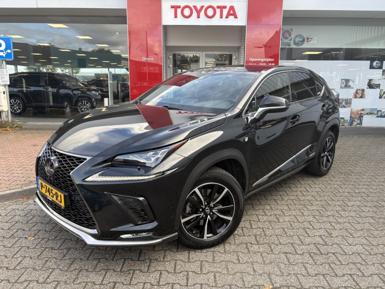 Lexus NX - 300h AWD F Sport Line | Panoramadak | Trekhaak | Blindspot | - AutoWereld.nl