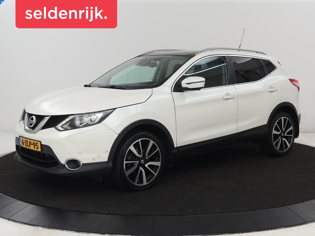 Nissan Qashqai - 1.5 dCi Tekna | Panoramadak | Leder | Trekhaak | Elektrische stoelen | Stoelverwarming | C - AutoWereld.nl