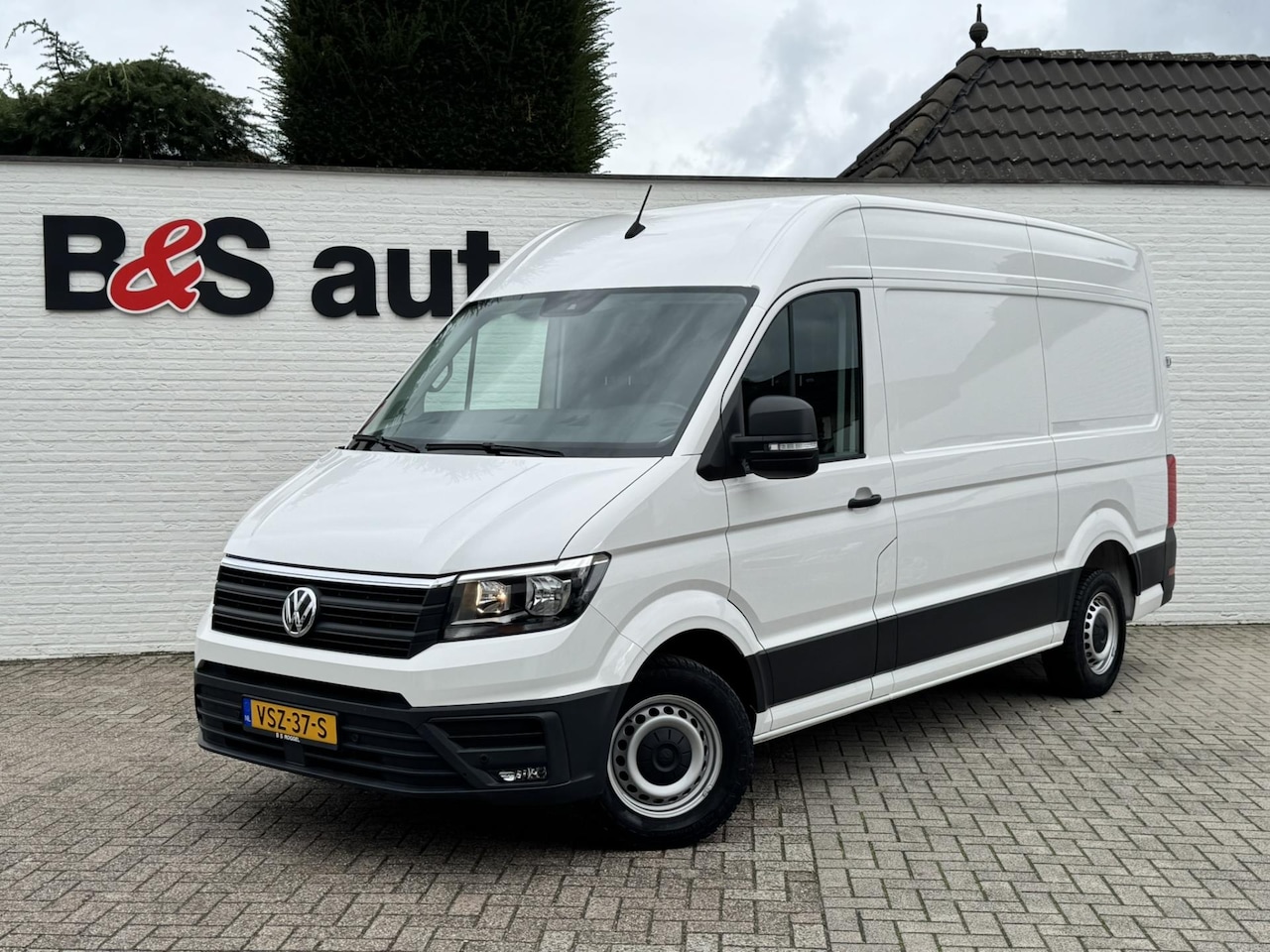 Volkswagen Crafter - 30 2.0 TDI L3H3 Highline Carplay DAB Cruise Verwarmde voorruit Trekhaak Lat om Lat - AutoWereld.nl