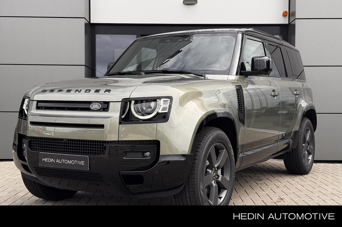 Land Rover Defender 110 - 2.0 P300e 110 X-Dynamic SE | Elektrisch Panoramadak | Cold Climate Pack | Clear Sight Binn - AutoWereld.nl