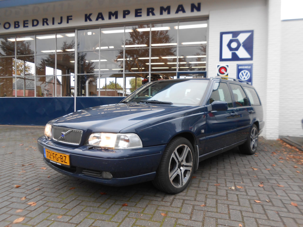 Volvo V70 - 2.4 Europa Airco / Stoelverwarming / Trekhaak / Nwe APK 10-2026 - AutoWereld.nl