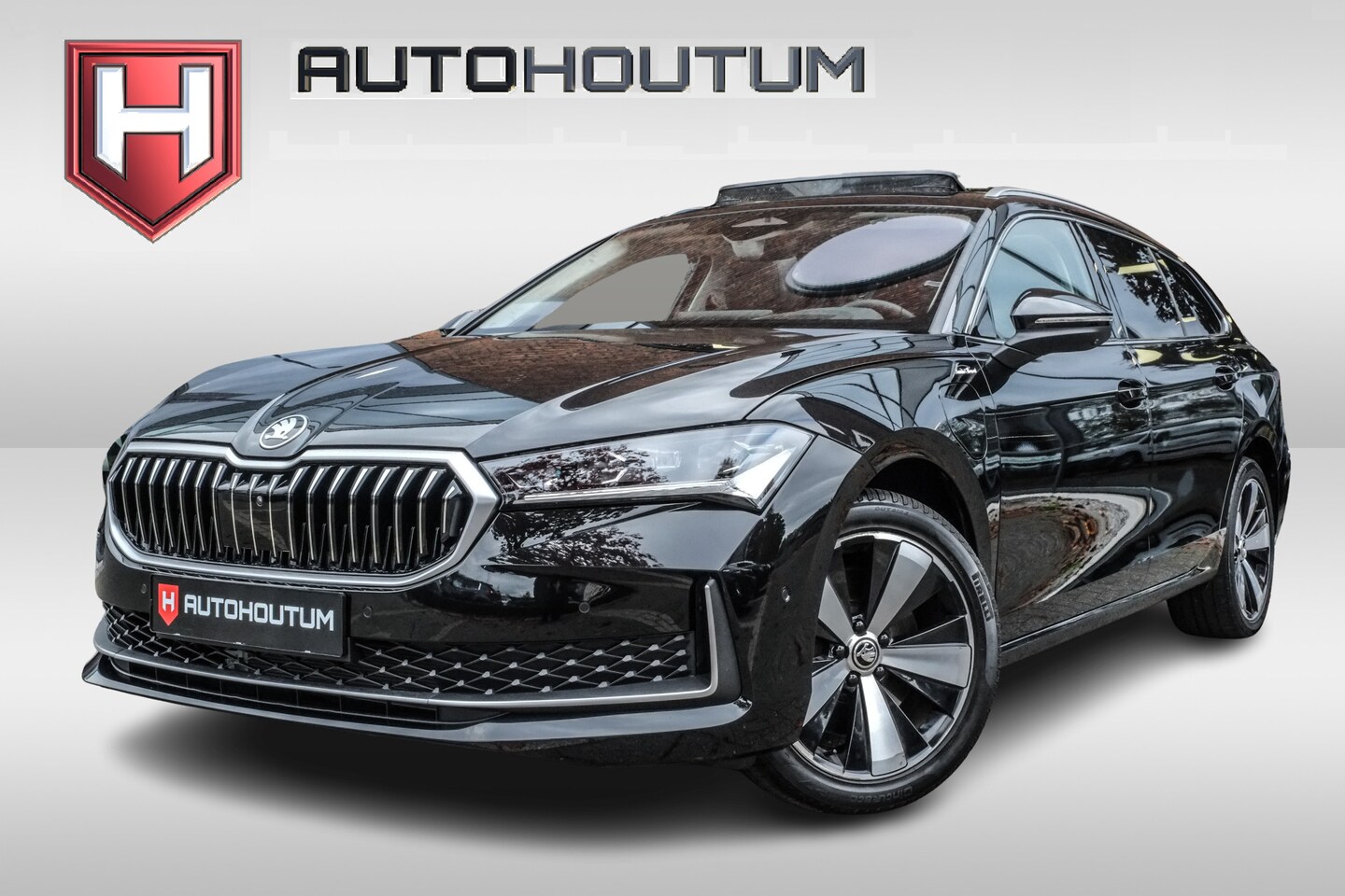Skoda Superb Combi - 1.5 TSI iV Laurin & Klement Panoramadak, Trekhaak, Stoelventilatie, 360° Camera - AutoWereld.nl