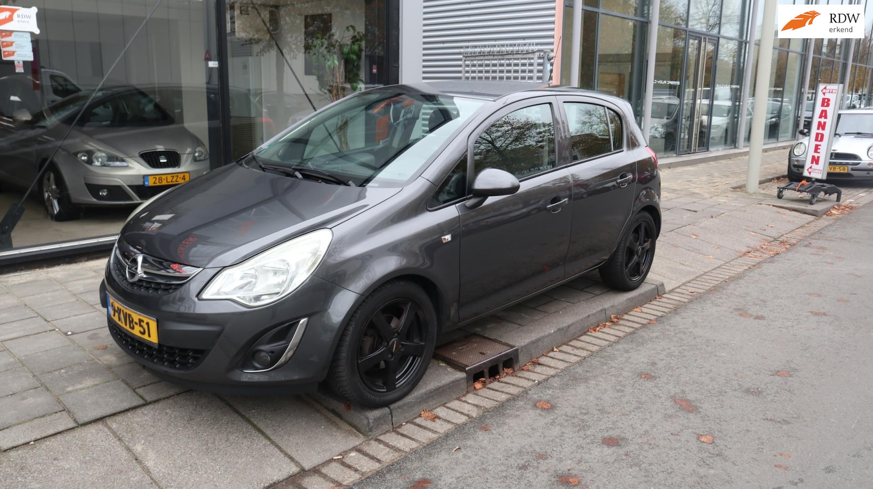 Opel Corsa - 1.4-16V Cosmo LM VELGEN / AIRCO - AutoWereld.nl