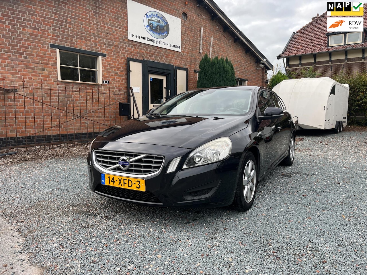 Volvo V60 - 1.6 T3 Kinetic 1.6 T3 Kinetic ( Climate controle + Automaat + Navigatie ) - AutoWereld.nl