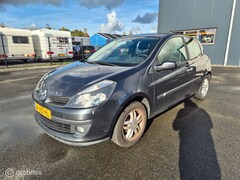 Renault Clio - 1.2-16V Team Spirit | LEES TEKST