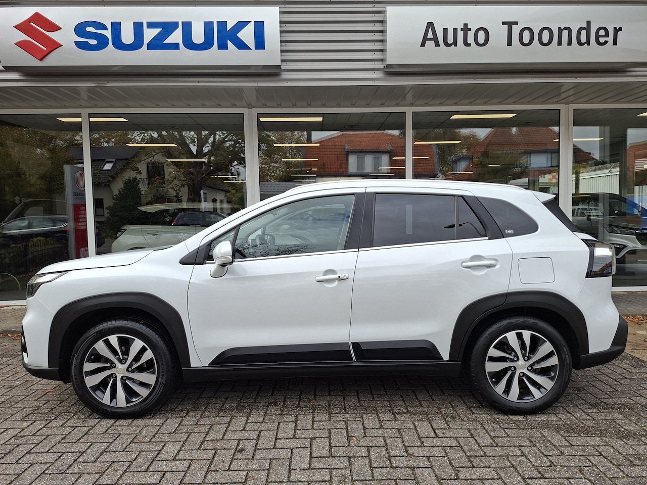 Suzuki S-Cross - Style 1.4 Boosterjet Smart Hybrid/Panoramadak/Trekhaak - AutoWereld.nl