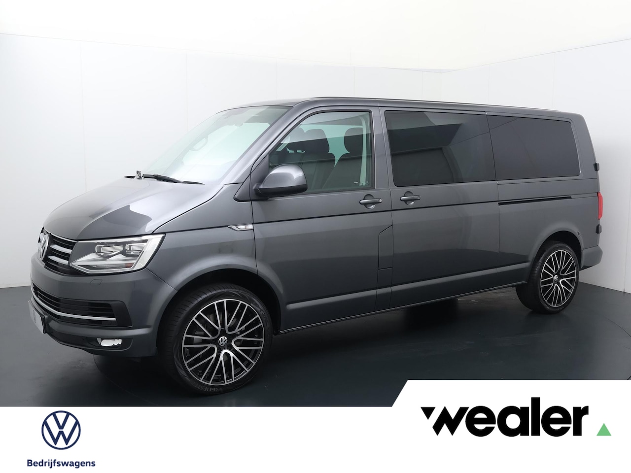 Volkswagen Transporter - 2.0 TDI L2H1 DC Highline - 204 PK | Automaat | Trekhaak | Multifunctioneel stuurwiel | Par - AutoWereld.nl