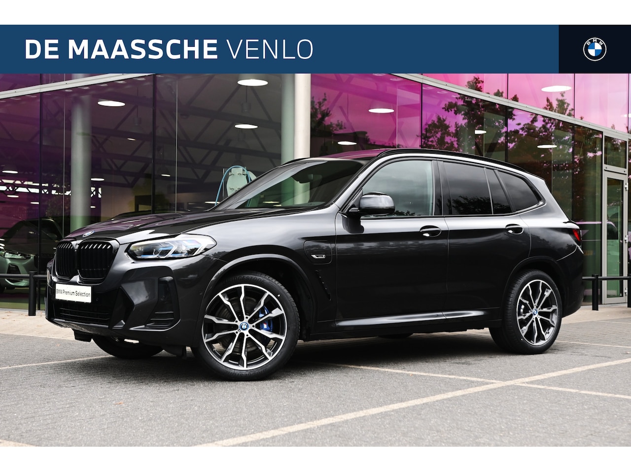 BMW X3 - xDrive30e M Sport Automaat / Panoramadak / Trekhaak / Sportstoelen / Achteruitrijcamera / - AutoWereld.nl