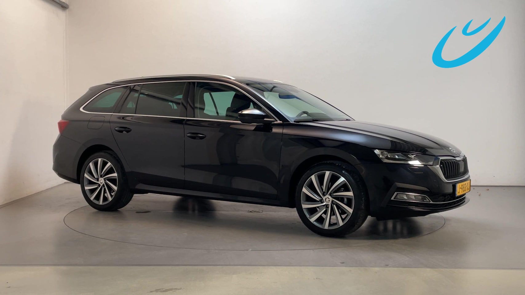 Skoda Octavia Combi - 1.5 TSI 150pk First Edition LED Sfeerverlichting Adaptive Cruise Virtual Cockpit - AutoWereld.nl