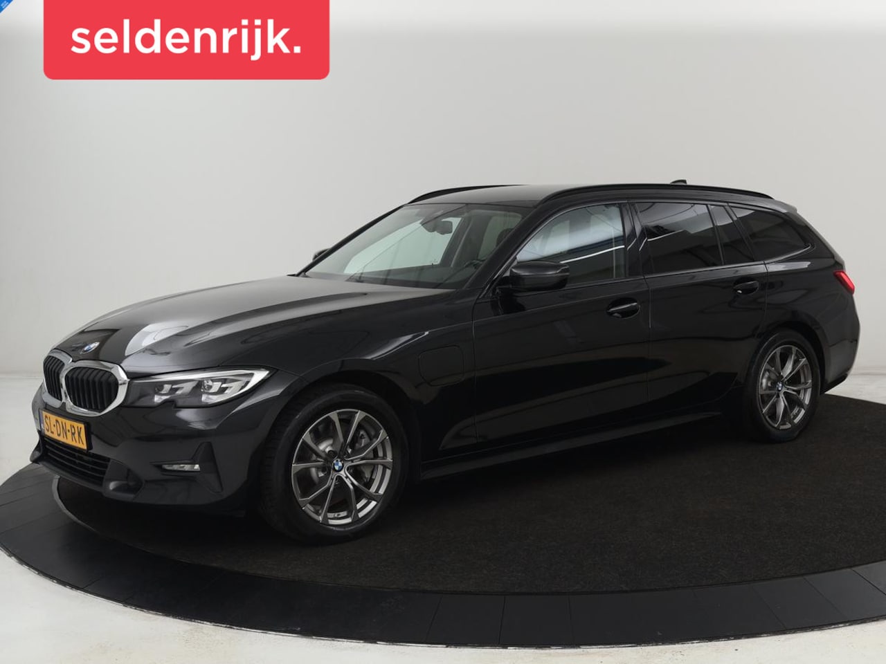 BMW 3-serie Touring - 330e | Trekhaak | Half Leder | Stoel & Stuurverwarming | Sfeerverlichting | Carplay | Crui - AutoWereld.nl