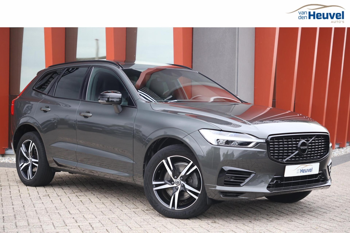Volvo XC60 - T8 Recharge AWD R-Design | Panoramadak | Stoelverwarming | Parkeercamera | Trekhaak | Keyl - AutoWereld.nl