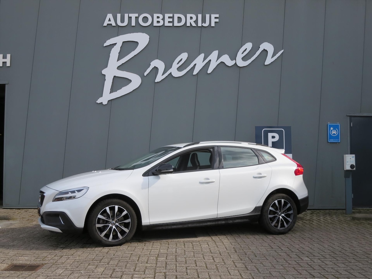 Volvo V40 Cross Country - 1.5 T3 152PK Edition AUTOMAAT - AutoWereld.nl
