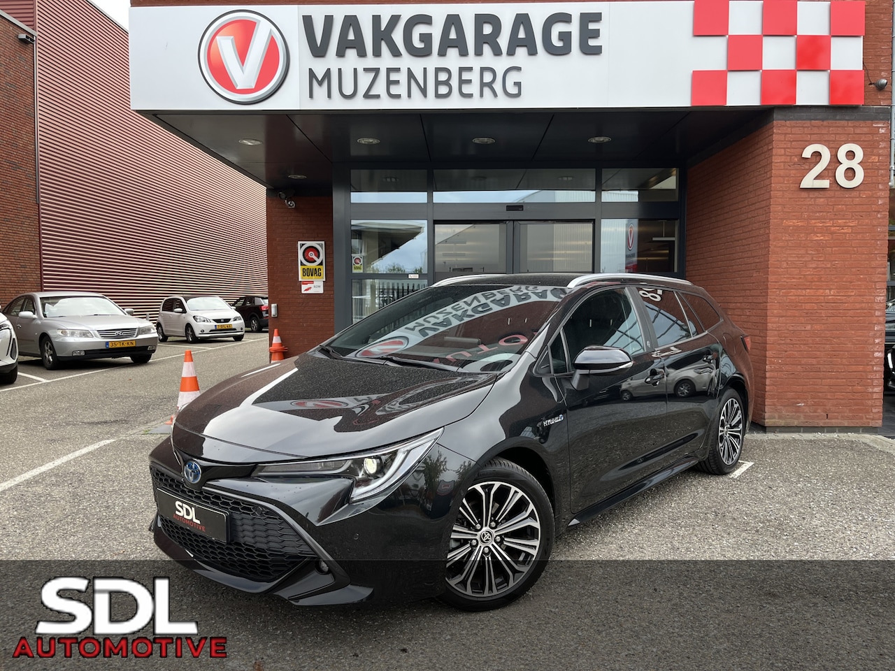 Toyota Corolla Touring Sports - 1.8 Hybrid Style // FULL LED // DODEHOEK // NAVI+CARPLAY // ADAPT. CRUISE // KEYLESS // CA - AutoWereld.nl