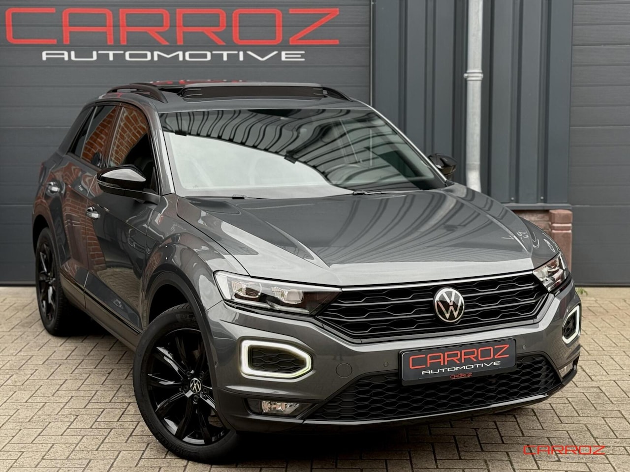 Volkswagen T-Roc - 1.5 TSI Sport Business R Pano ACC Camera CarPlay Ambiance - AutoWereld.nl