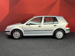Volkswagen Golf - 1.6 | Nieuw Binnen | Automaat | Trekhaak | Zo Mee |