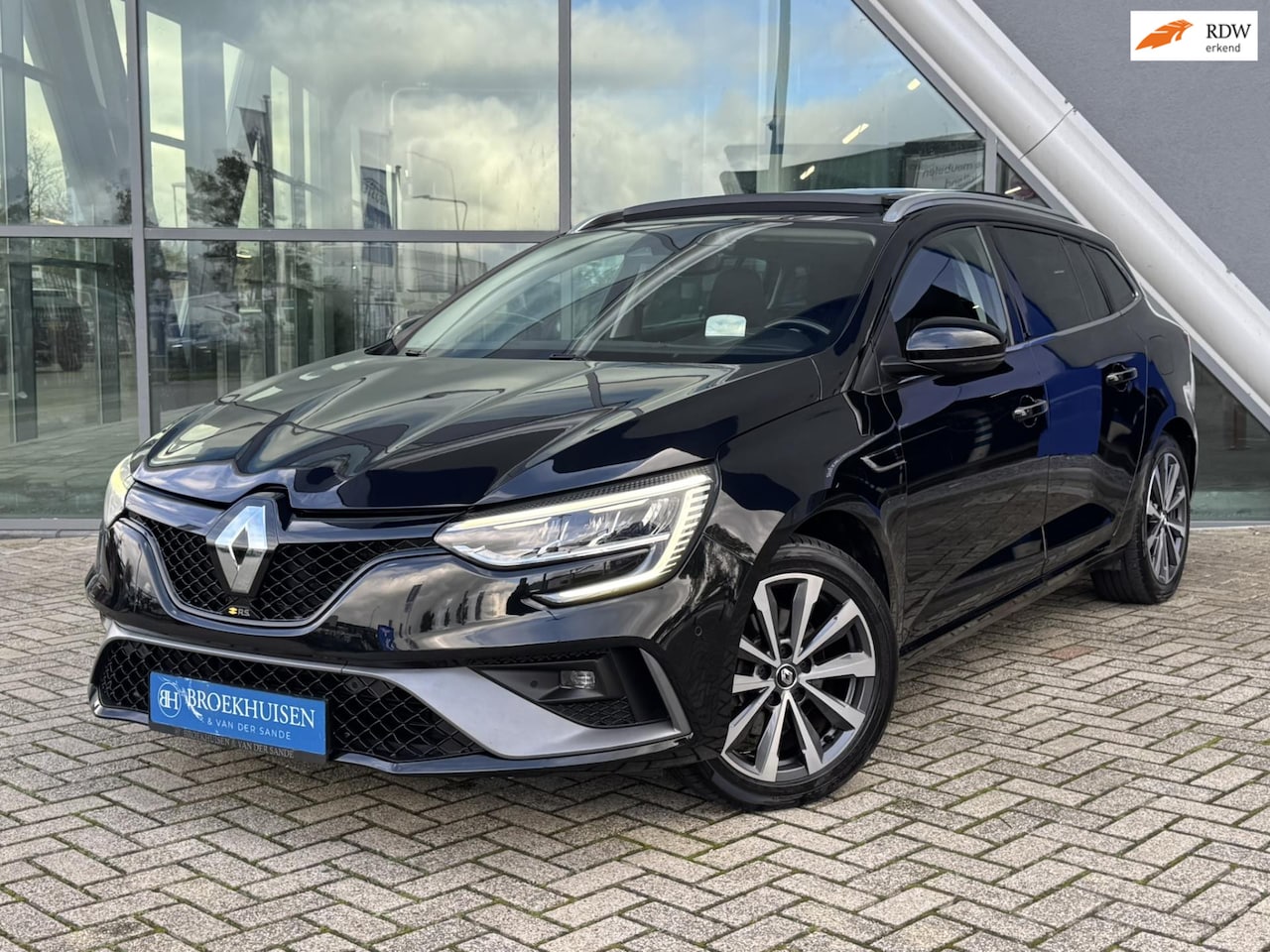 Renault Mégane E-Tech - Estate 1.6 Plug-In Hybrid 160pk R.S. Line Panoramadak / HU Display / Trekhaak / Camera - AutoWereld.nl
