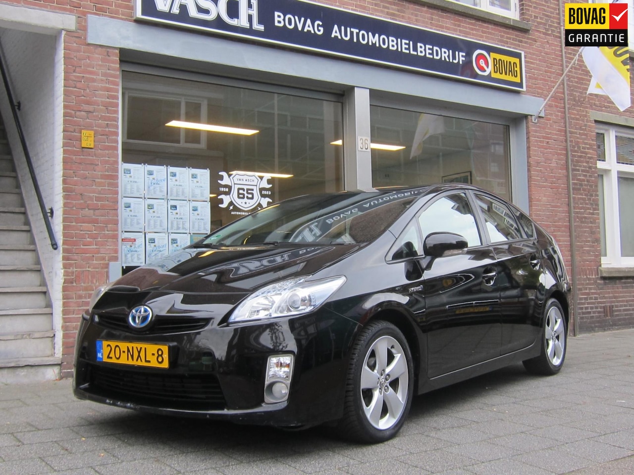 Toyota Prius - 1.8 Aspiration All Seasonbanden Rijklaar Bovaggarantie - AutoWereld.nl