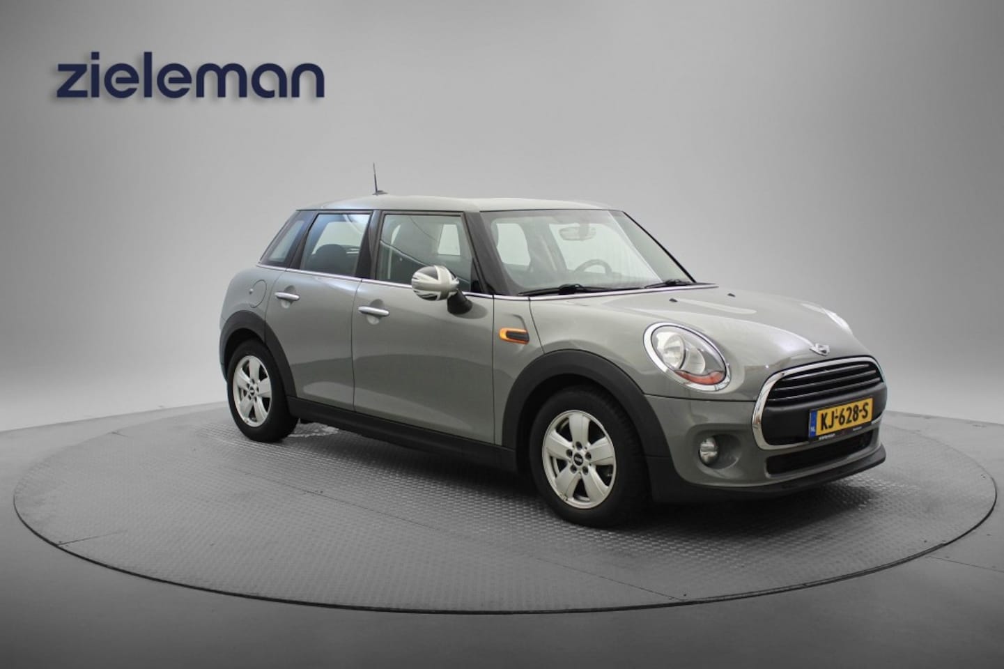 MINI Cooper - 1.5D Business One - Navi - AutoWereld.nl