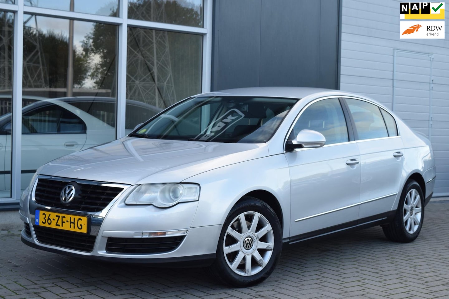 Volkswagen Passat - 2.0 FSI Comfortline | Clima | Cruise | NAP + APK 10-2026 ! - AutoWereld.nl