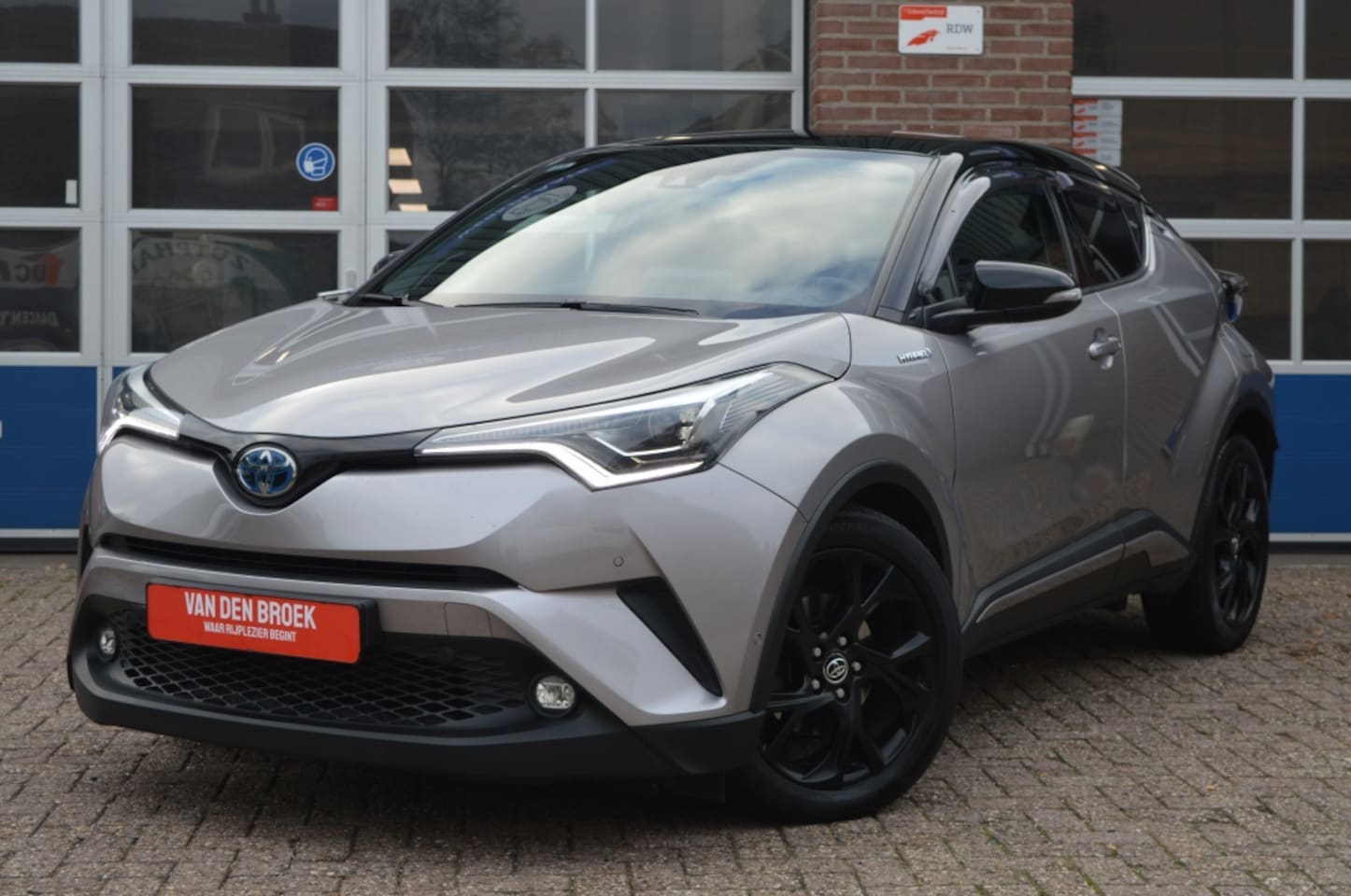 Toyota C-HR - 1.8 Hybrid Bi-Tone | AUT - STOELVERW - AutoWereld.nl