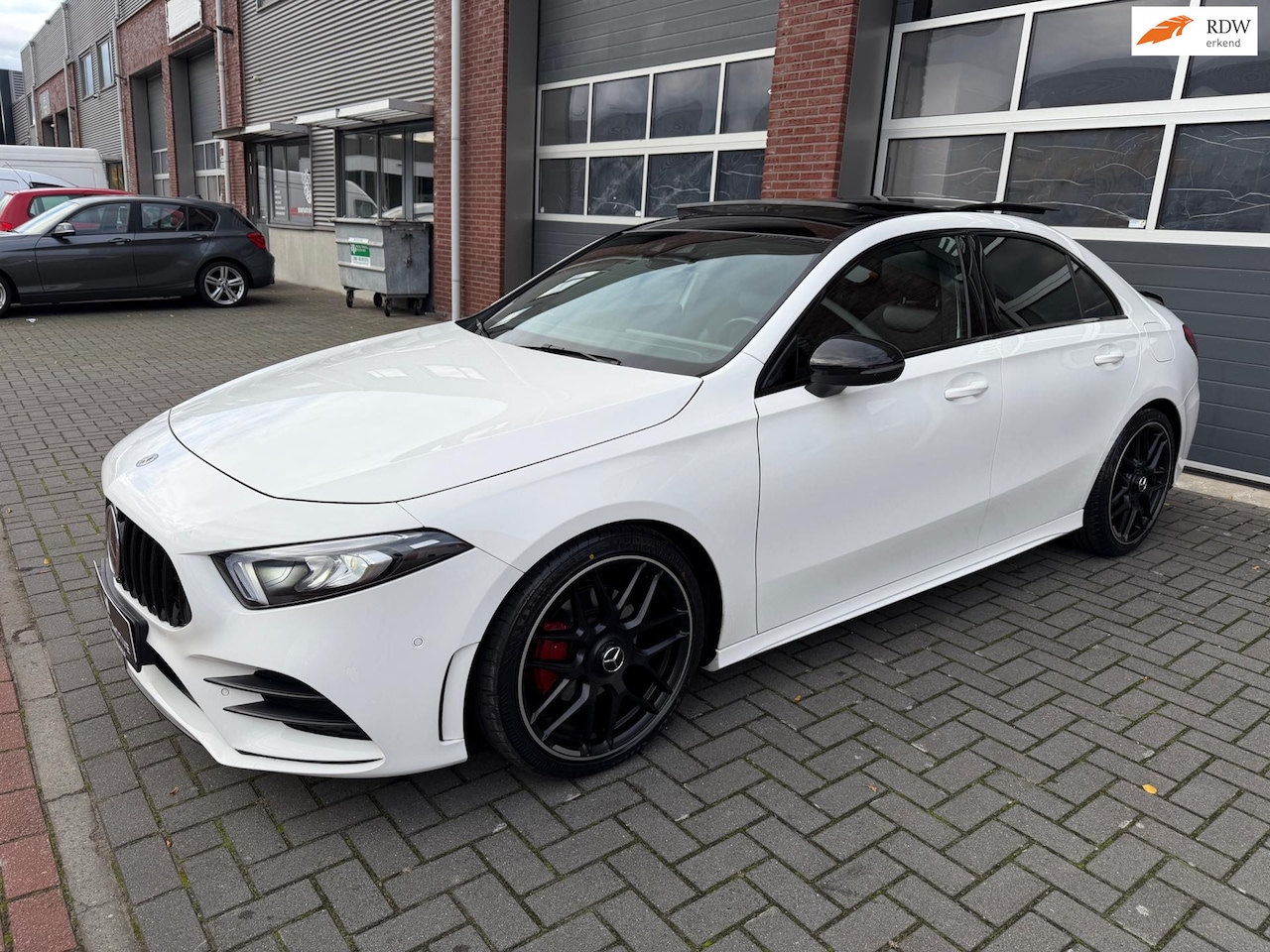 Mercedes-Benz A-klasse - A200 AMG Limo LED Pano Camera Sfeer - AutoWereld.nl
