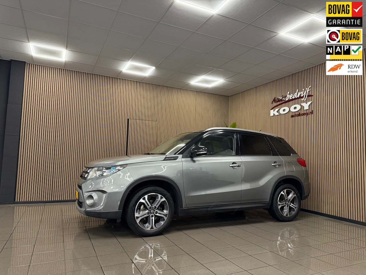 Suzuki Vitara - 1.6 High Executive * Panoramadak / Navigatie / Afn. Trekhaak / NL Auto * - AutoWereld.nl