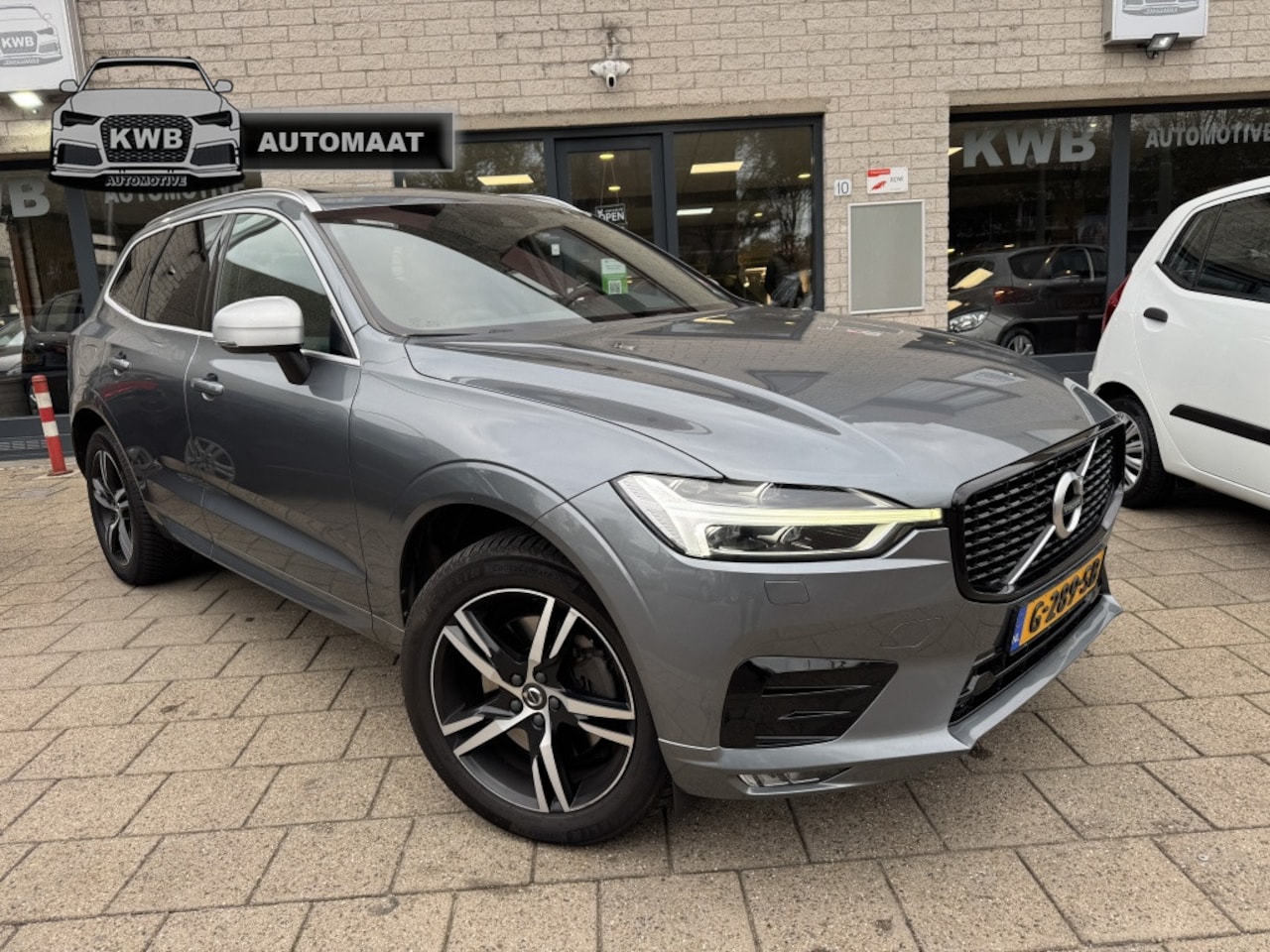 Volvo XC60 - 2.0 D5 AWD R-Design Pano Nieuwstaat Vol - AutoWereld.nl