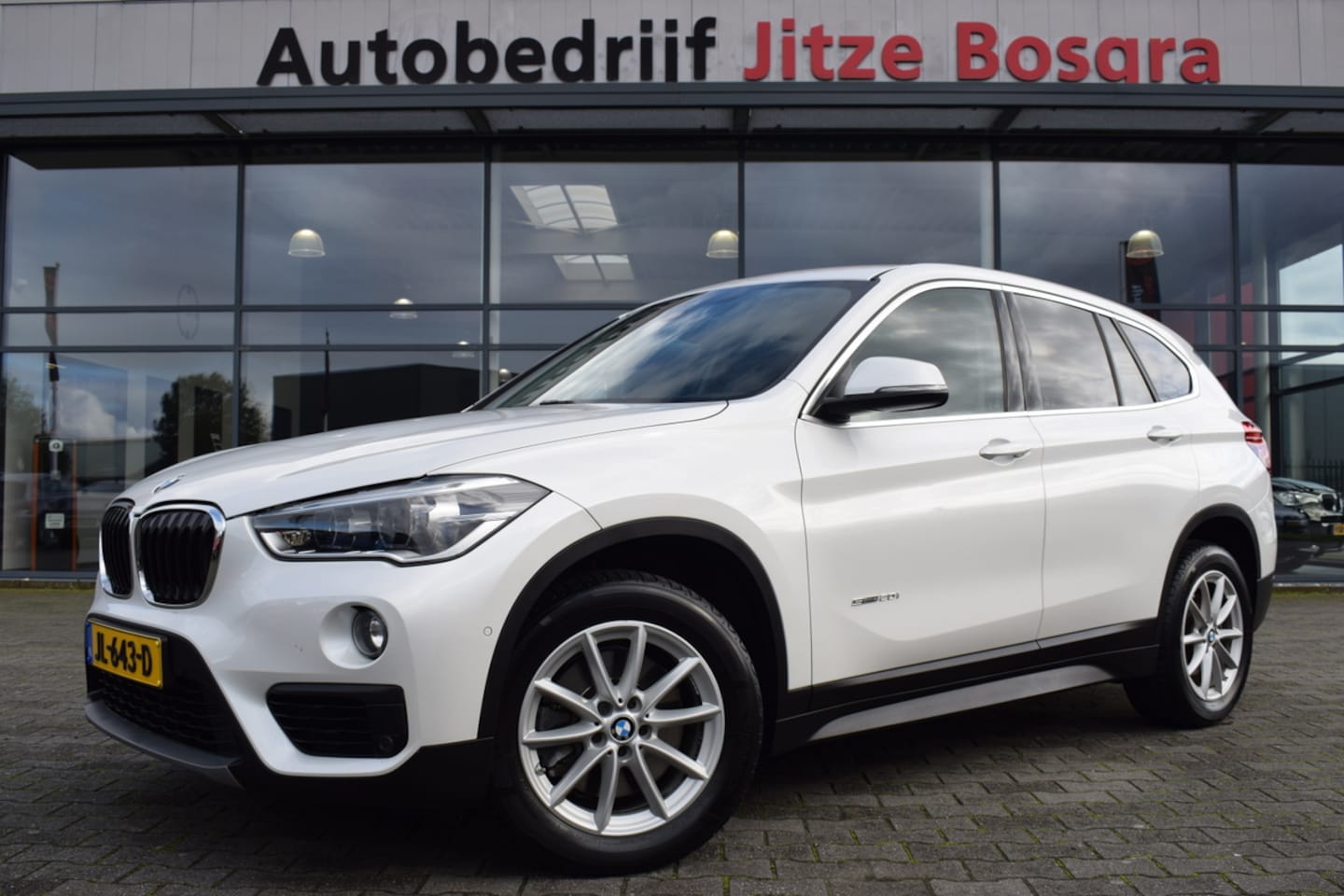 BMW X1 - SDrive20i Automaat Centennial High Executive Zwart Leder | LED | Sportstoelen | Full Map N - AutoWereld.nl