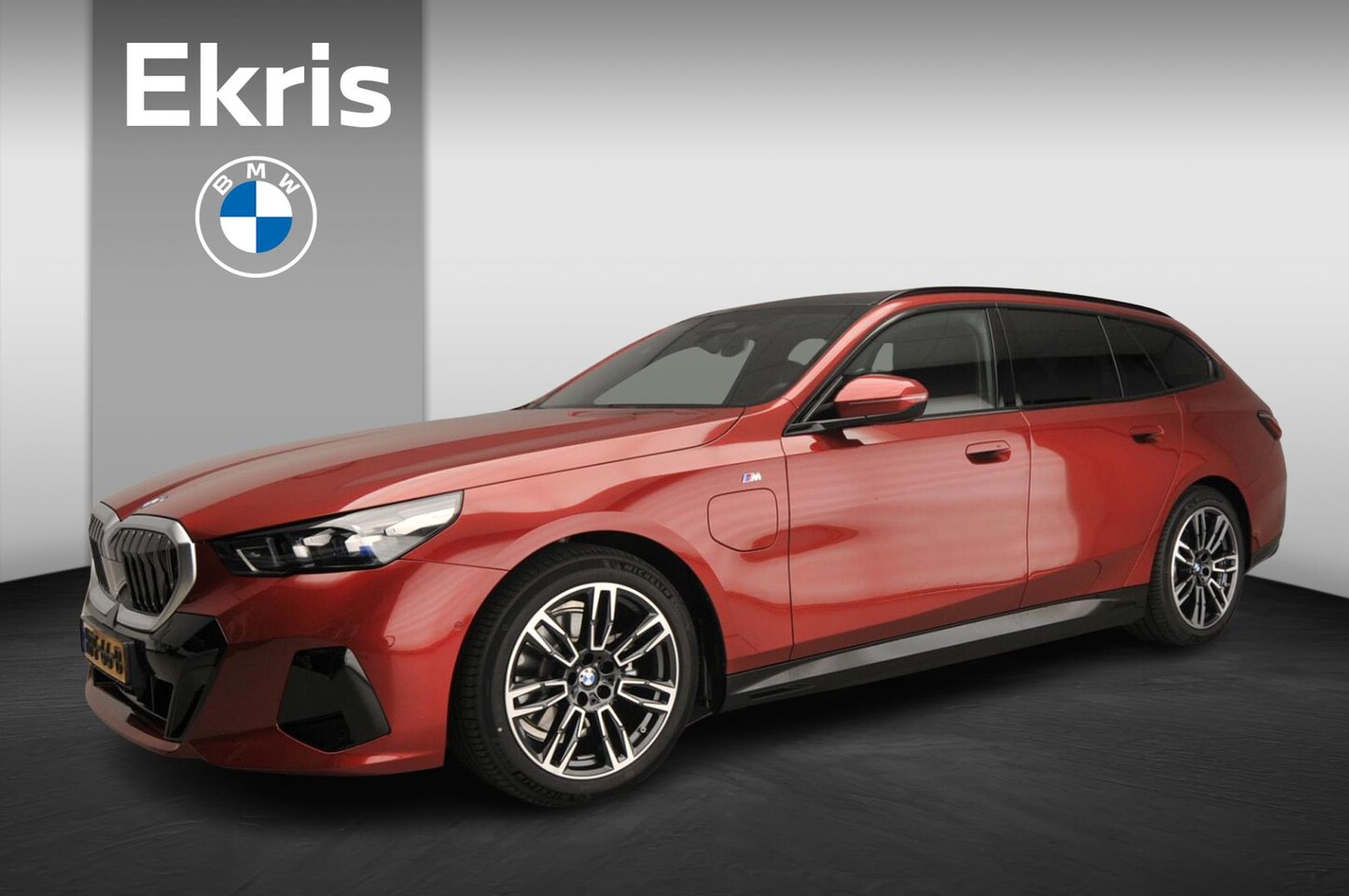 BMW 5-serie Touring - 530e M-Sportpakket | LED | Navigatie | Trekhaak | Schuifdak | Active cruise | DAB | Harman - AutoWereld.nl