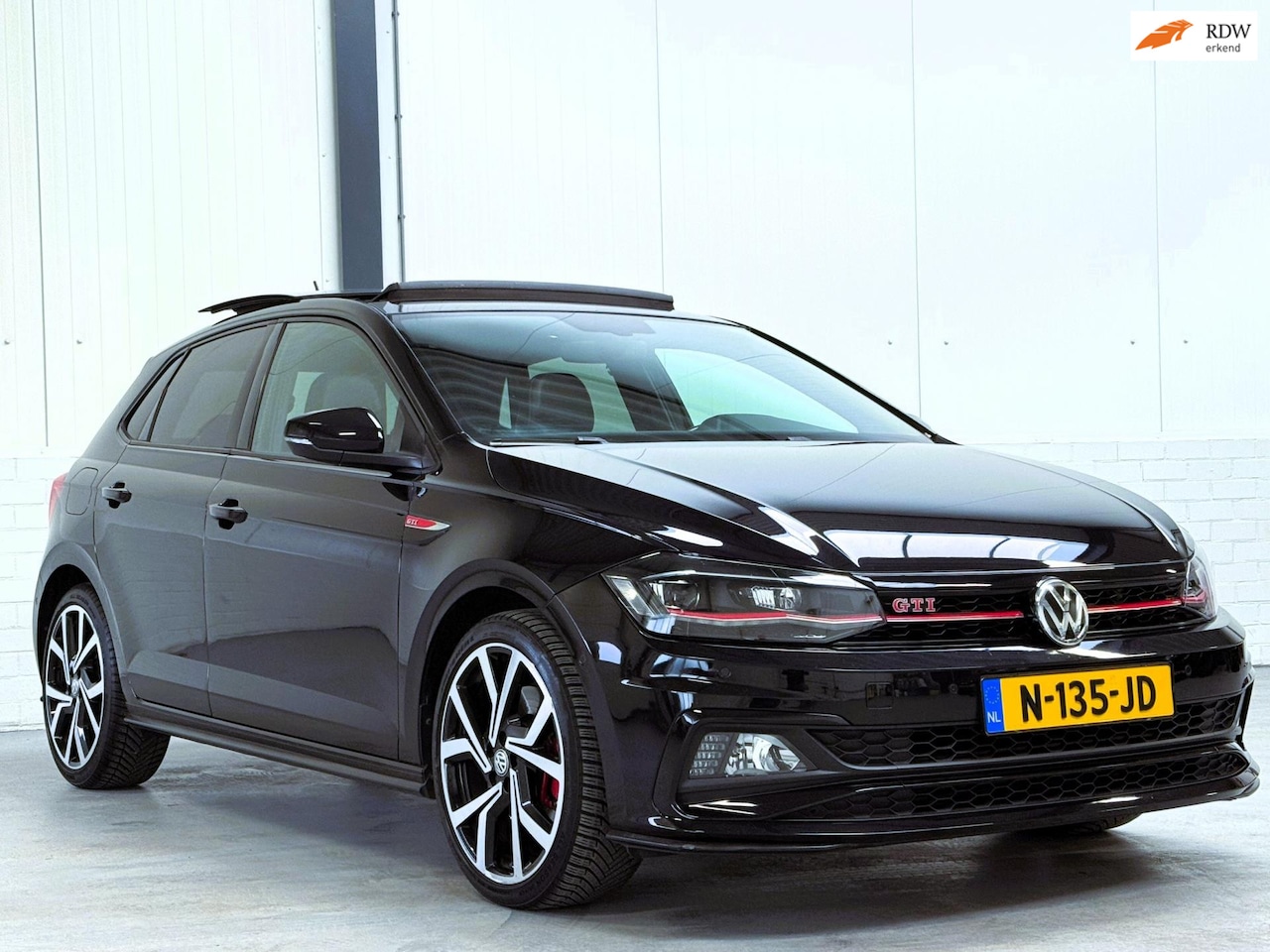 Volkswagen Polo - 2.0 TSI GTI Pano|Camera|LED - AutoWereld.nl