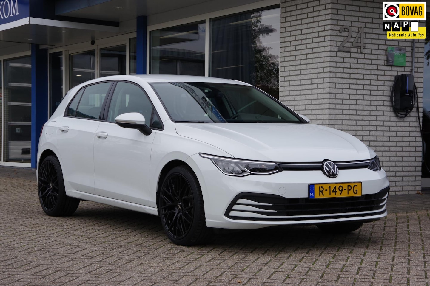 Volkswagen Golf - 1.0 TSI Life Navigatie PDC Carplay 19" - AutoWereld.nl