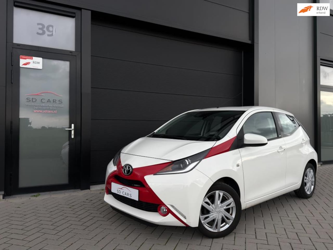 Toyota Aygo - 1.0 VVT-i X-Play|Uniek|Keyless|Camera|Airco|5D - AutoWereld.nl