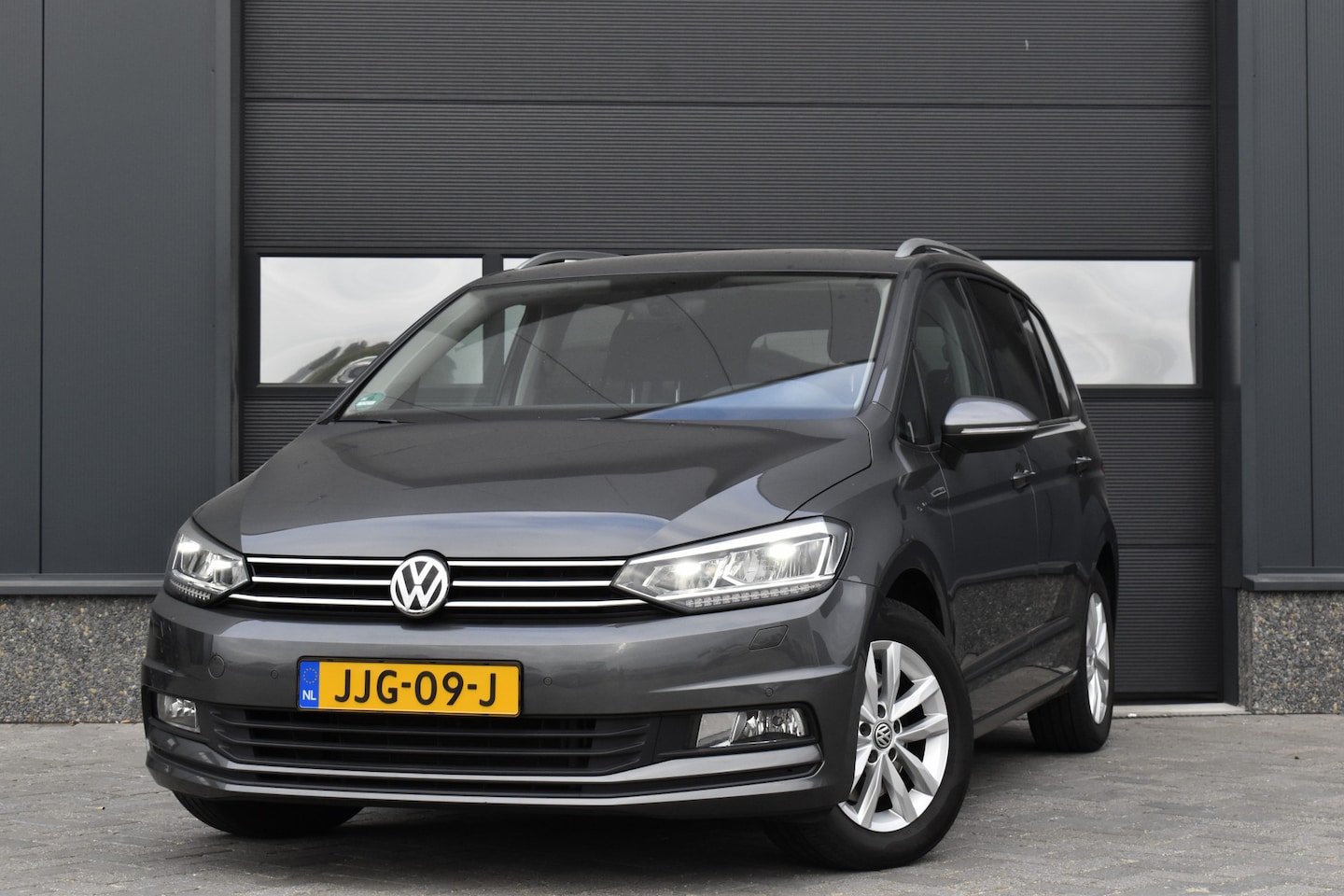 Volkswagen Touran - 1.4 TSI Highline 7p Carplay - Cruise - Navi - Clima - AutoWereld.nl