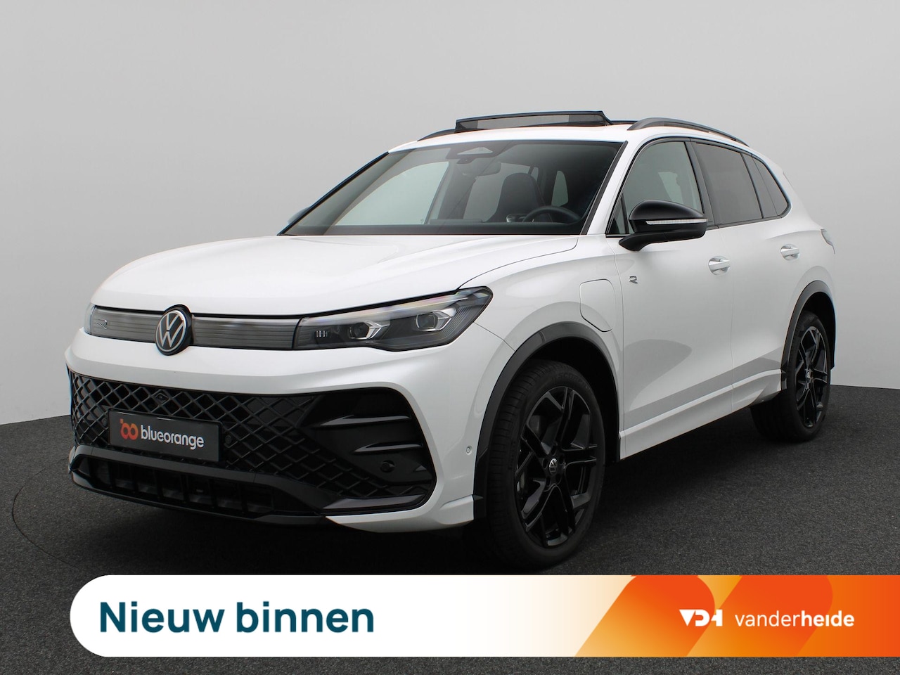 Volkswagen Tiguan - 1.5 eHybrid R-Line Edition 272PK DSG Black style,  Rondomzichtcamera, Matrix LED, Panorama - AutoWereld.nl