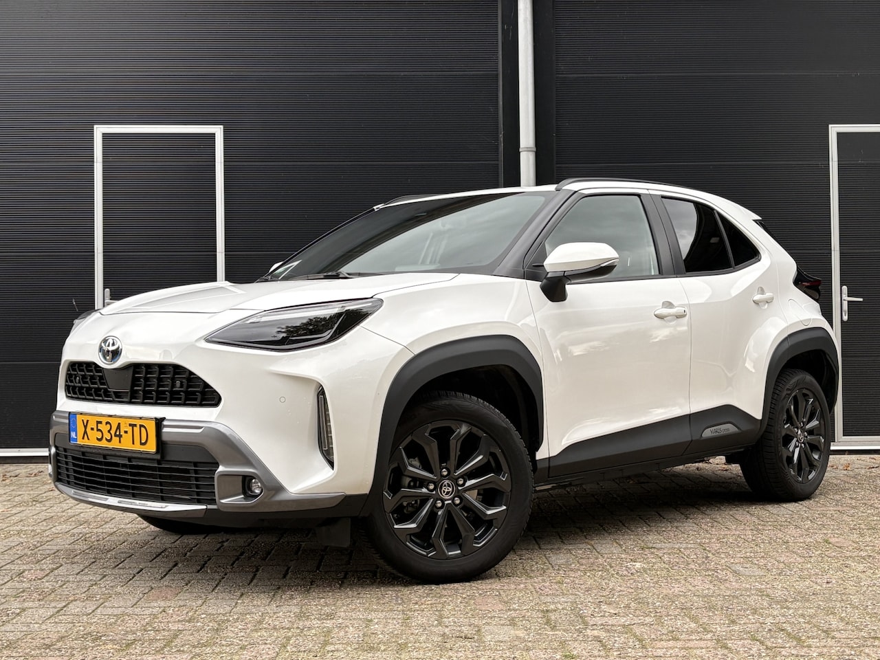 Toyota Yaris Cross - 1.5 Hybrid Explore | Luxe | Navigatie | NL-auto - AutoWereld.nl