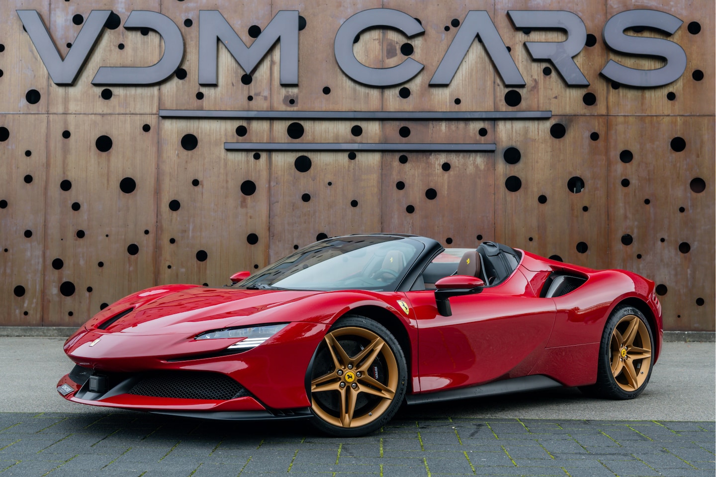 Ferrari SF90 Spider - 4.0 V8 | 1e Eigenaar | Two-Tone | Lift | Carplay | AFS | Camera | HiFi | Carbon | Extracam - AutoWereld.nl
