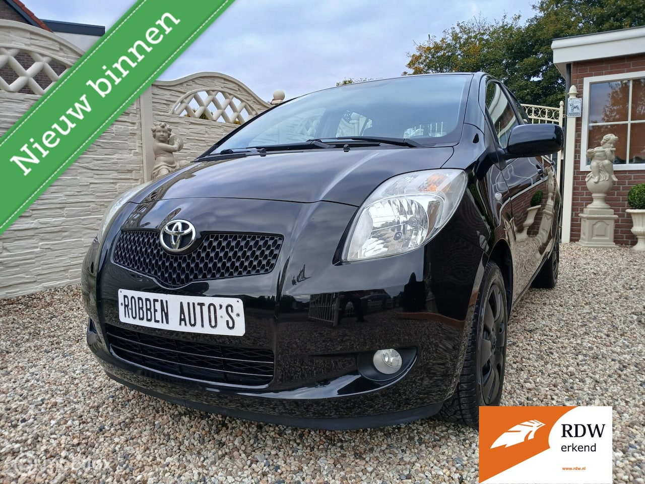 Toyota Yaris - black edition 5 deurs airco - AutoWereld.nl