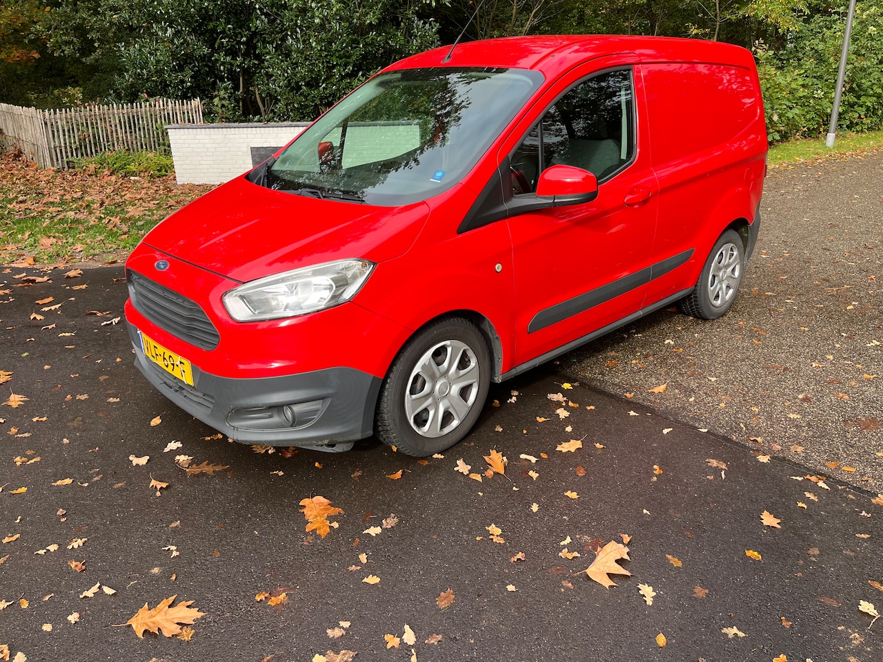Ford Transit Courier - 1.0 Ambiente Uniek deurtjes  met ramen.  !!!!  lage km !! - AutoWereld.nl