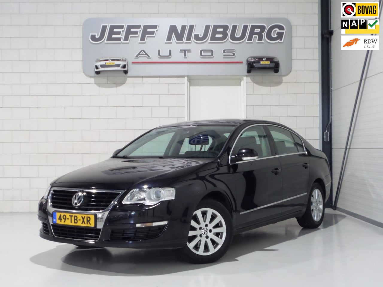 Volkswagen Passat - 2.0 FSI Comfortline "Origineel NL!" Trekhaak Navigatie Parkeersensoren Climatronic Cruise- - AutoWereld.nl